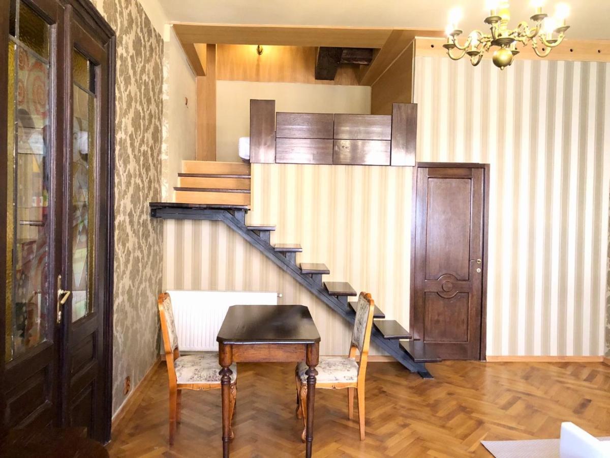 Aristocrat Vintage Apartment Brasov Exterior photo