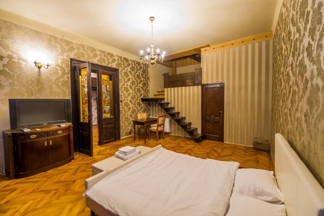 Aristocrat Vintage Apartment Brasov Exterior photo