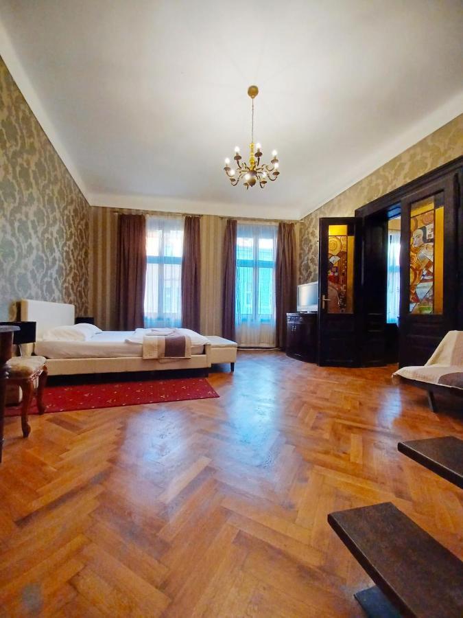 Aristocrat Vintage Apartment Brasov Exterior photo